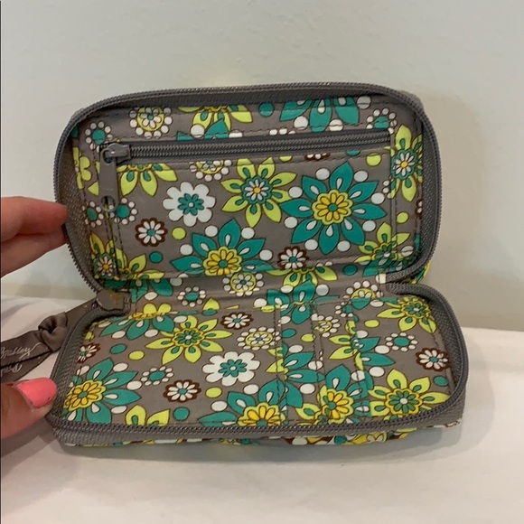✨ Vera Bradley All In One Wristlet Lemon Parfait - Picture 3 of 3
